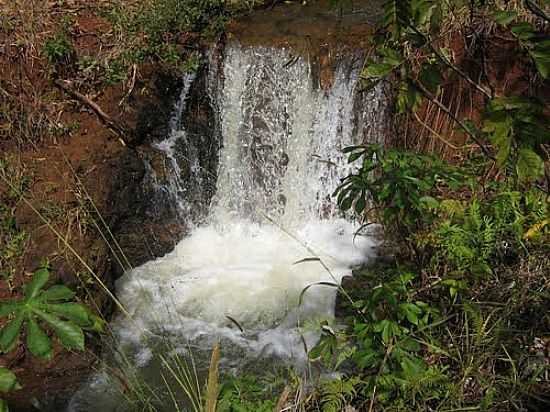 PEQUENA CACHOEIRA NA BOA VISTA EM CACHOEIRA DOURADA-GO-FOTO:OLINTOCRISTO - CACHOEIRA DOURADA - GO