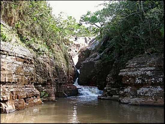 CAIAPNIA-GO-CACHOEIRA DO TOBOGO-FOTO:GIL ROBERTO - CAIAPNIA - GO