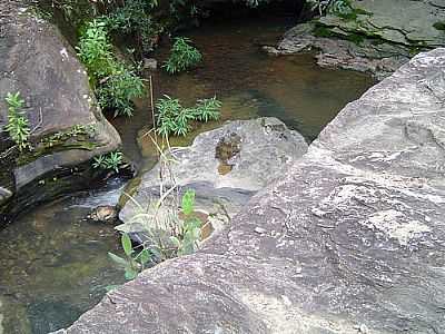 GUAS NO P DA SERRA EM CACILNDIA, POR MARCLIA RODRIGUES DA SILVA. - CALCILNDIA - GO