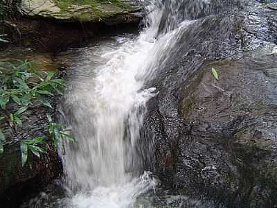 CACHOEIRA NO P DA SERRA EM CALCILNDIA, POR MARCLIA RODRIGUES DA SILVA. - CALCILNDIA - GO