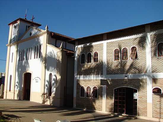 IGREJA MATRIZ DE N.SRA.DAS DORES EM CALDAS NOVAS-GO-FOTO:ELIASPINHEIRO - CALDAS NOVAS - GO