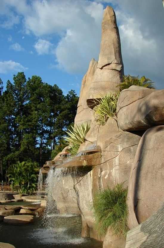 MONUMENTO DAS GUAS EM CALDAS NOVAS-GO-FOTO:ELIASPINHEIRO - CALDAS NOVAS - GO