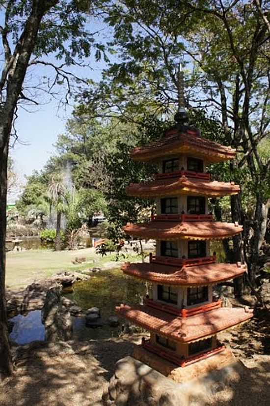 RPLICA DO PAGODE JAPONS NO JARDIM JAPONS EM CALDAS NOVAS-GO-FOTO:PAULO YUJI TAKARADA - CALDAS NOVAS - GO