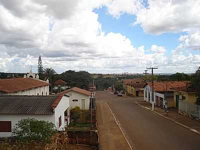 AV.ENG.BERNARDO SAYO-FOTO:GUILHERMEFONSECA  - CAMPO ALEGRE DE GOIS - GO