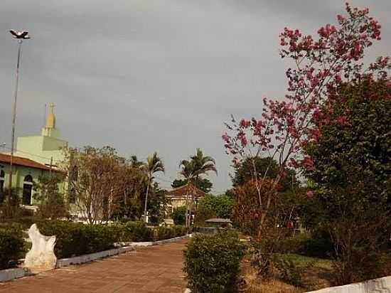 PRAA AO LADO DA IGREJA EM CARMO DO RIO VERDE-FOTO:WENDER MARQUES - CARMO DO RIO VERDE - GO