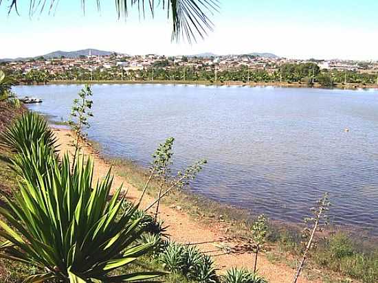 O LAGO E AO FUNDO A CIDADE DE CERES-GO-FOTO:JULIERME. - CERES - GO