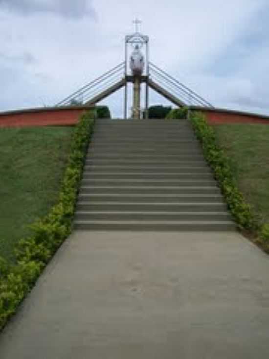 ESCADARIA DO JARDIM DA IMACULADA EM CIDADE OCIDENTAL-FOTO:RITA DE CASSIA CARVA - CIDADE OCIDENTAL - GO