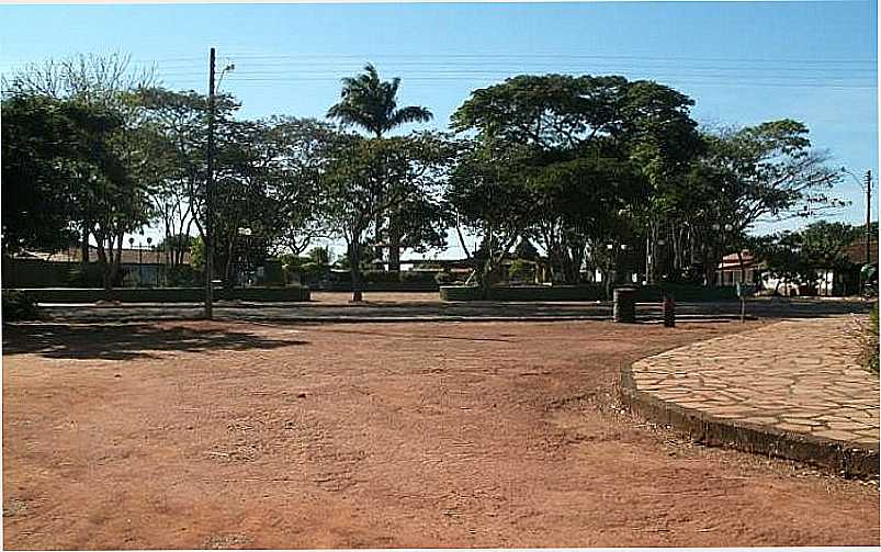 CIRILNDIA-GO-PRAA CENTRAL-FOTO:JORNALPOPULACIONAL. - CIRILNDIA - GO