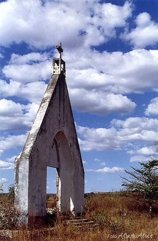 RUINAS DE IGREJA EM COCALZINHO DE GOIS-GO-FOTO:ALBERTO ALVES - COCALZINHO DE GOIS - GO