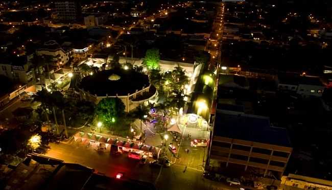 CENTRO DA CIDADE  NOITE, POR LUCAS LOPES - CRISTALINA - GO