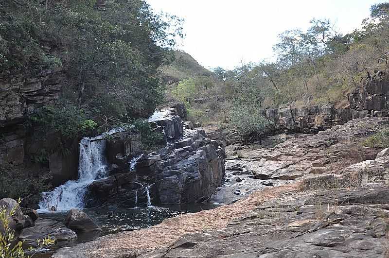 CRISTALINA-GO-RIO TOPZIO,RIO QUE CORRE PELA PAREDE-FOTO:JOO CARLOS MACHADO - CRISTALINA - GO