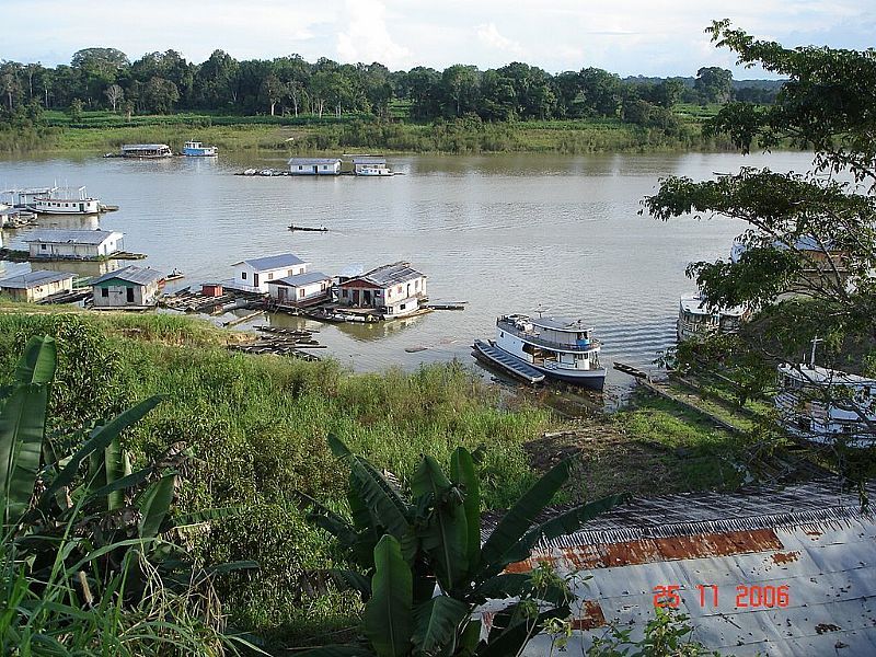 CARAUAR-AM-CASAS FLUTUANTES NO RIO JURU-FOTO:IBUENO - CARAUARI - AM