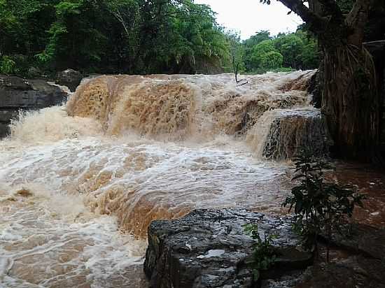 DIORAMA-GO-CACHOEIRA DO QUEBRADO NO RIO DOS BOIS-FOTO:CLEIDNEI BARBOSA MACHADO - DIORAMA - GO