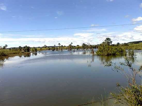 LAGO NA ENTRADA LESTE DE DIORAMA-FOTO:ARNEIDE MACHADO - DIORAMA - GO