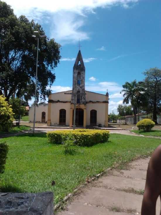 IGREJA CATLICA EM DIVINPOLIS DE GOIS-FOTO: SAYARA E FELIPE - DIVINPOLIS DE GOIS - GO