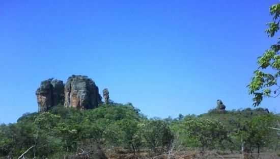 DOVERLNDIA-GO-PEDRA DA MARFIZA-FOTO:ELENIR GONALVES - DOVERLNDIA - GO