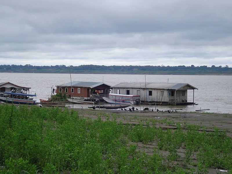 CAREIRO DA VRZEA-AM-CASAS FLUTUANTES NO RIO SOLIMES-FOTO:ANA GALVAO - CAREIRO DA VRZEA - AM