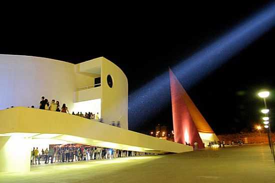 CENTRO CULTURAL OSCAR NIEMEYER EM GOINIA-FOTO:JOVENTINO NETO - GOINIA - GO