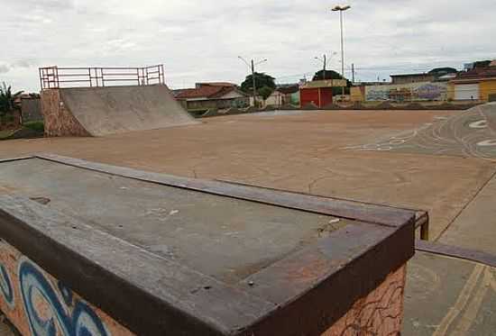 PISTA DE SKATE E BIKE EM GOINIA-FOTO:AROLLDO COSTA OLIVEI - GOINIA - GO