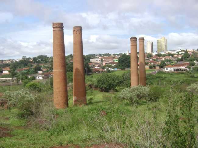 CHAMINS DA CERAMICA SANTA INES, POR WOLNEY DIVINO TAVARES TAVARES - GOIATUBA - GO