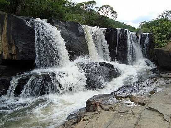 CACHOEIRA EM GUARINOS-FOTO:CARLOS NATHAN - GUARINOS - GO