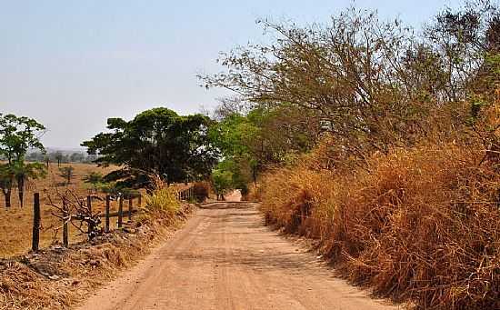 INHUMAS-GO-LINDA ESTRADA NA REA RURAL-FOTO:AROLLDO COSTA OLIVEIRA - INHUMAS - GO