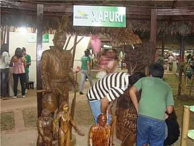 ESTTUA EM MADEIRA DE CHICO MENDES - EXPOACRE - XAPURI - AC