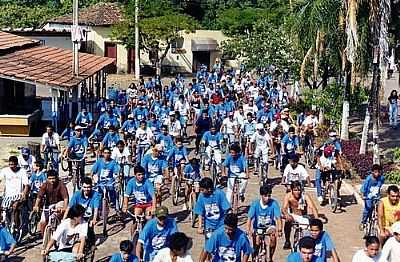 PASSEIO DE CICLISTAS-FOTO:LINDOMAR321  - ITAPIRAPU - GO