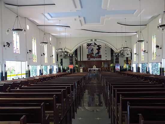 ITUMBIARA-GO-INTERIOR DA CATEDRAL DE SANTA RITA DE CSSIA-FOTO:RICARDO MERCADANTE  - ITUMBIARA - GO