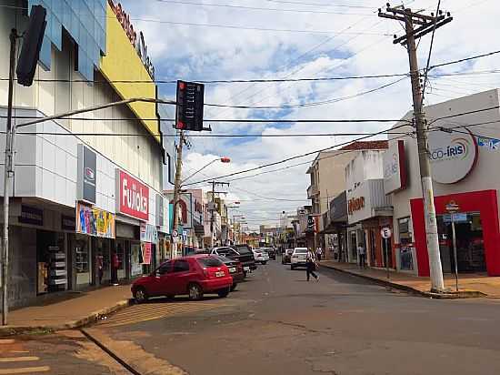 ITUMBIARA-GO-RUA MARECHAL DEODORO-FOTO:RICARDO MERCADANTE - ITUMBIARA - GO