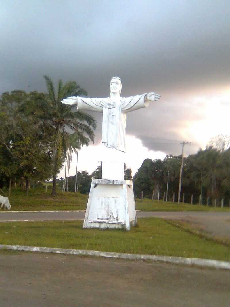 EIRUNEPE-AM-CRISTO NO TREVO DE ACESSO DA CIDADE-FOTO:MARCELOTEC  - EIRUNEP - AM