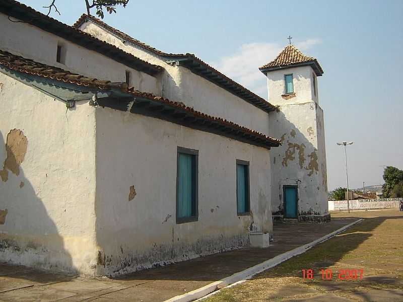 LUZINIA-GO-LATERAL DA IGREJA DO ROSRIO-FOTO:PAULO CESAR DA SILVA - LUZINIA - GO