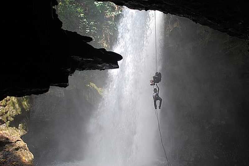 MAMBA-GO-PRTICA DE RAPEL NA CAVERNA DO FUNIL-FOTO:WWW.360GRAUS.COM.BR - MAMBA - GO