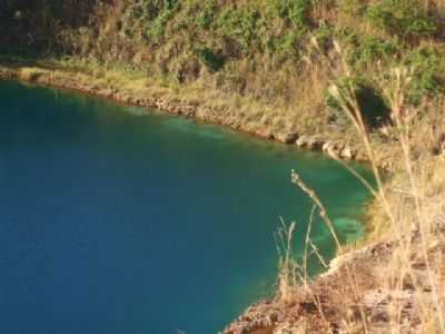 LAGO AZUL , POR LORENA SOARES DA SILAVA - MARA ROSA - GO