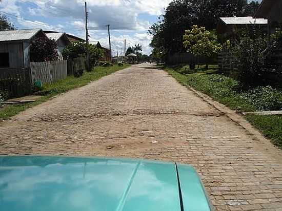 RUA PAVIMENTADA EM CERMICA EM ENVIRA-AM-FOTO:MARCELO IMOTO - ENVIRA - AM