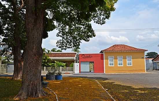 MORRINHOS-GO-PRAA E O COLORIDO DAS CASAS-FOTO:AROLLDO COSTA OLIVEI - MORRINHOS - GO