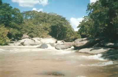 RIO OLHOS DAGUA, POR IVANDE - MORRO AGUDO DE GOIS - GO