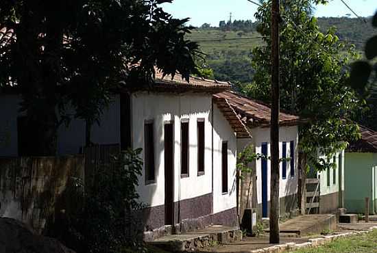 CASARIO NA PRAA DE OLHOS DGUA-GO-FOTO:NIO LCIO - OLHOS D'GUA - GO