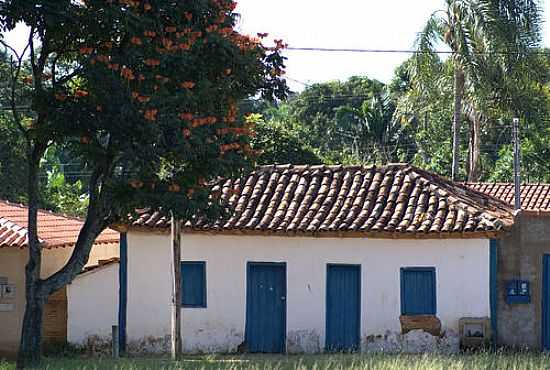 CASARIO NA PRAA DE OLHOS DGUA-GO-FOTO:NIO LCIO - OLHOS D'GUA - GO