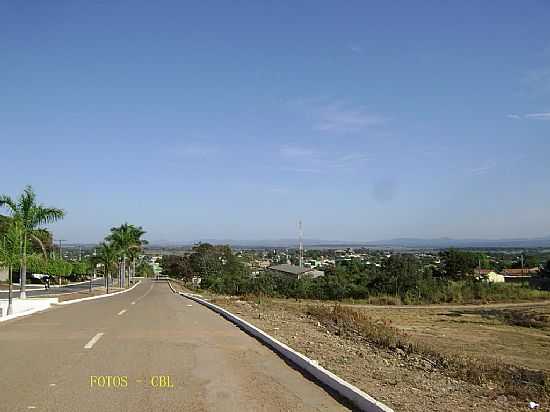 PADRE BERNARDO-GO-AVENIDA DE ENTRADA DA CIDADE-FOTO:CABRAL LOPES - PADRE BERNARDO - GO