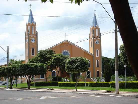 IGREJA CATLICA DE PARANAIGUARA-FOTO:JORGE EDGAR MEZA MON - PARANAIGUARA - GO