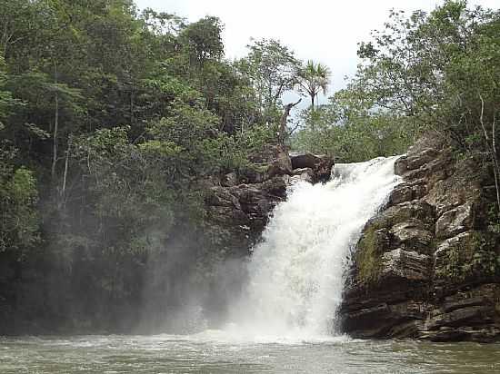 PIRENPOLIS-GO-CACHOEIRA DA SANTA MARIA NA RESERVA ECOLGICA VARGEM GRANDE-FOTO:PE. EDINISIO PEREIRA - PIRENPOLIS - GO