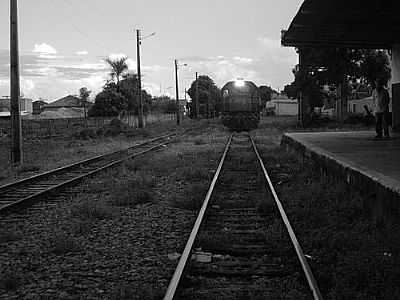 ESTAO FERROVIRIA, POR FERNANDO ULMANN. - PIRES DO RIO - GO