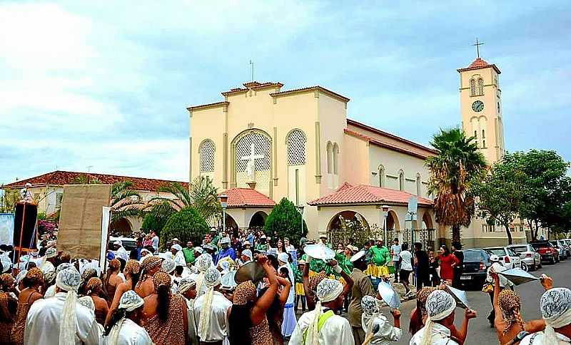 MATRIZ SAGRADO CORAO DE JESUS!  EM PIRES DO RIO, GOIAS, BRAZIL - PIRES DO RIO - GO