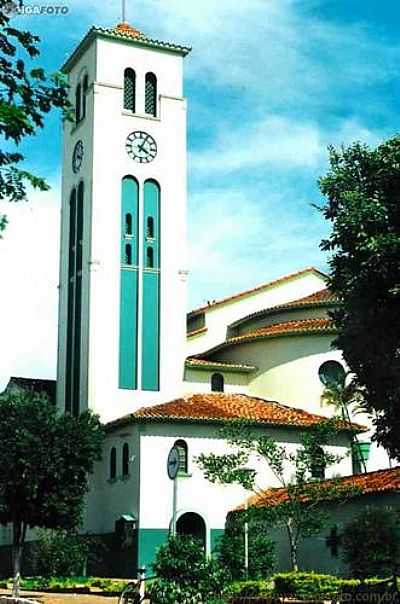 TORRE DA IGREJA MATRIZ DO SAGRADO CORAO DE JESUS - PIRES DO RIO - GO