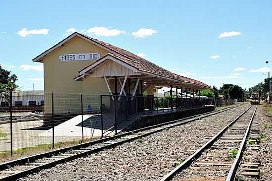 ESTAO FERROVIRIA DE PIRES DO RIO-GO-FOTO:JACKSON A DE MOURA - PIRES DO RIO - GO