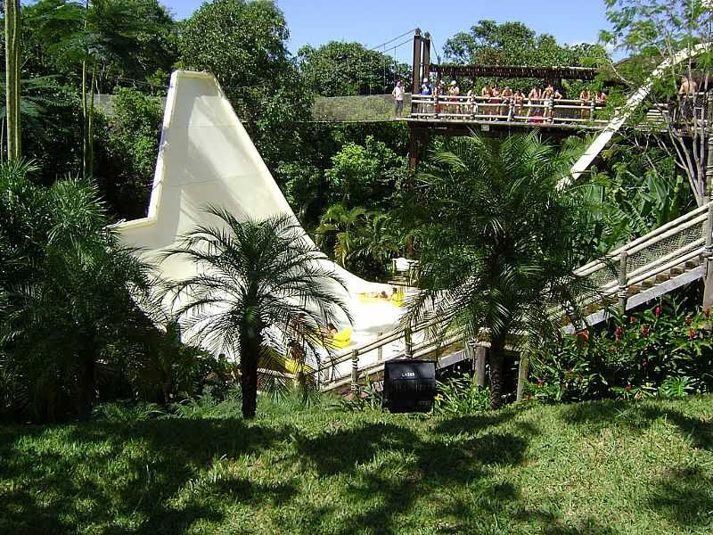 RIO QUENTE-GO-HALF PIPE UMA ATRAO RADICAL NO HOT PARK-FOTO:PATRICKMABONI - RIO QUENTE - GO