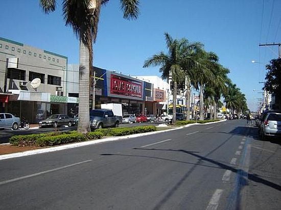 AV.PRESIDENTE VARGAS EM RIO VERDE-FOTO:CRUVINEL DO SSC - RIO VERDE - GO