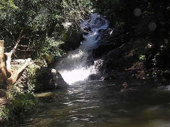 CACHOEIRA DO VAI VEM,18 MTS.DE ALTURA,EM GUA BRANCA-FOTO:DUDA RODRIGUES - GUA BRANCA - AL