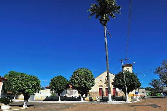 PRAA DA MATRIZ DE SANTA CRUZ DE GOIS-GO-FOTO:JACKSON A DE MOURA - SANTA CRUZ DE GOIS - GO